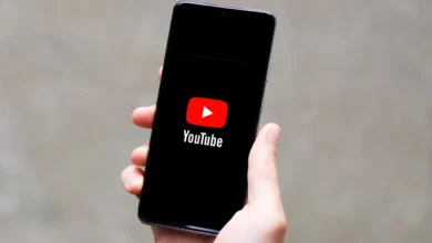 Smartphone screen showing a floating YouTube video window while the user browses other apps, illustrating picture-in-picture multitasking